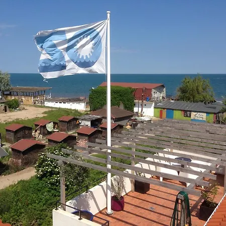 Oz Вама-Веке